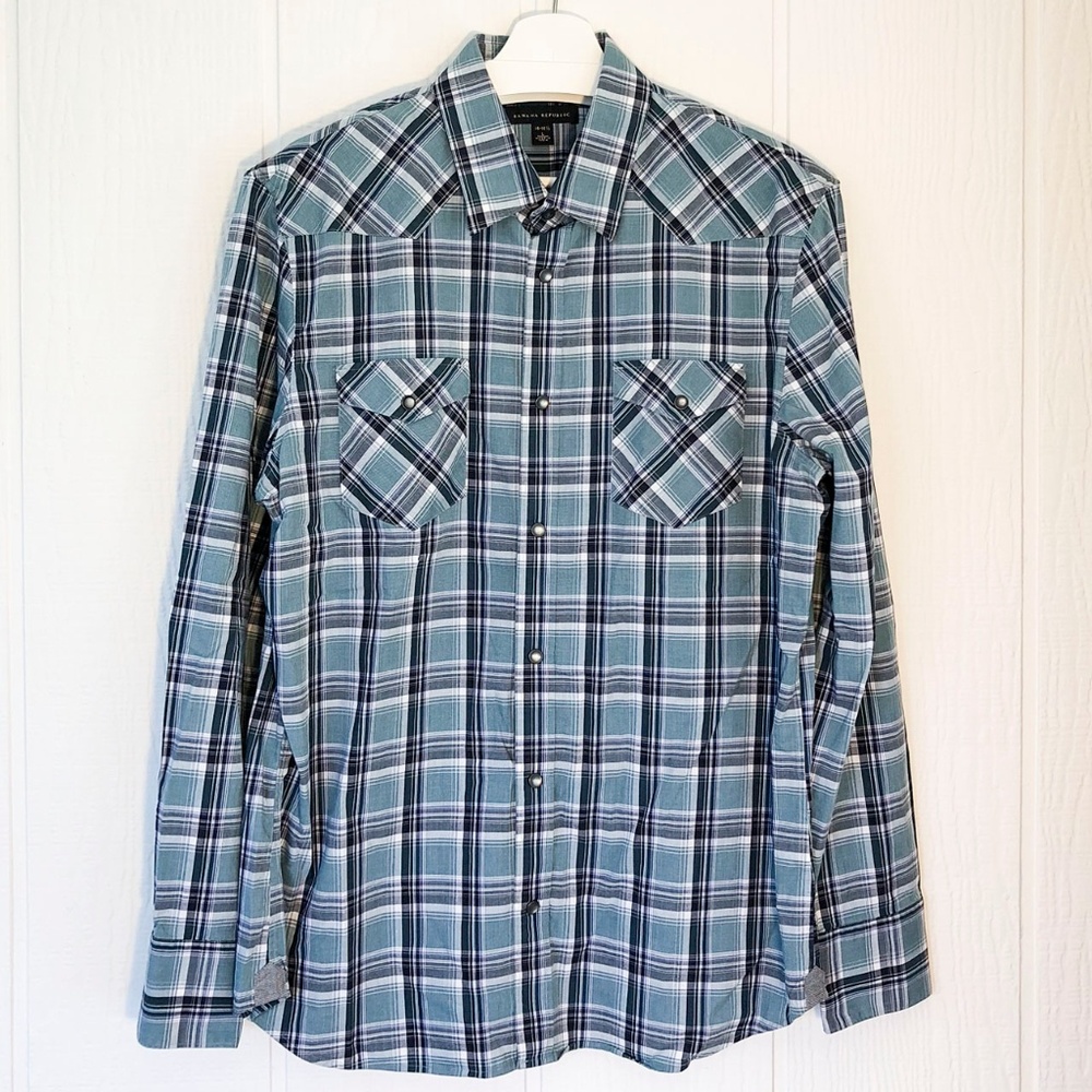 Banana Republic Long-Sleeved Casual Snap-Up
